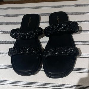 BCBGeneration black Tanya flat sandals size 10